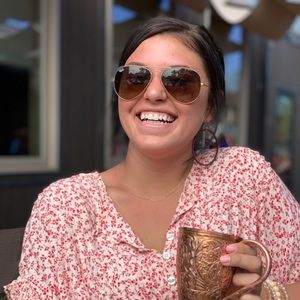 Meet your Posher, Macie